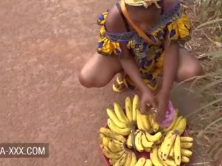 Svart bananen seller älskling förförd för en bra vuxen klämma
